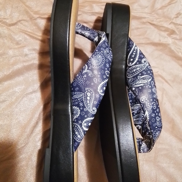 Cato Blue Paisley Sandals NWT, Size 9 - Picture 3 of 5